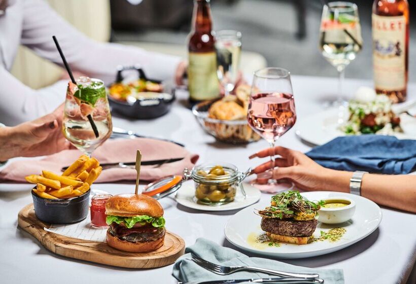 Отель Doubletree By Hilton  Lincoln