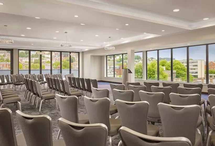 ホテル Doubletree By Hilton Lincoln