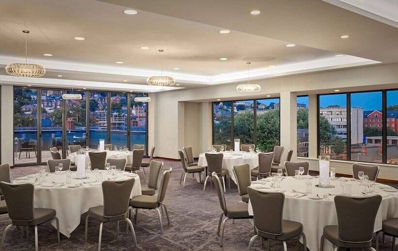 Отель Doubletree By Hilton  Lincoln