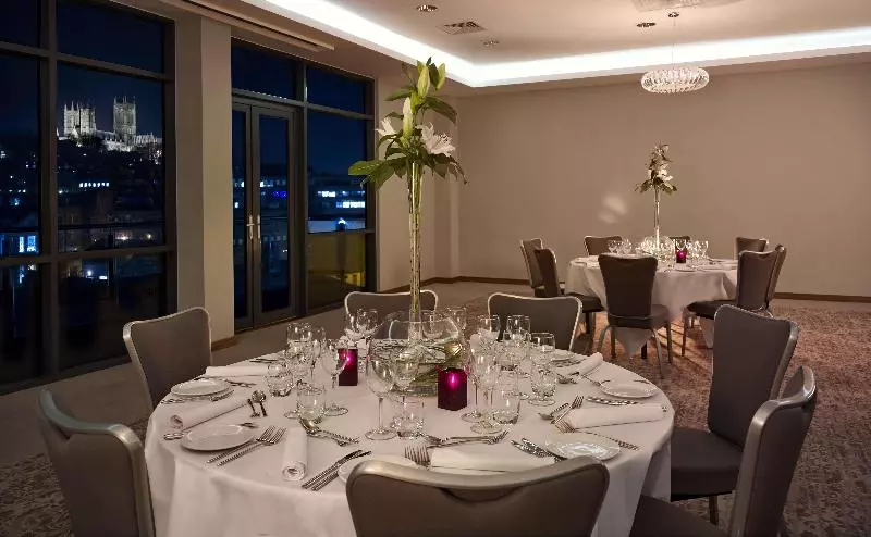 ホテル Doubletree By Hilton Lincoln