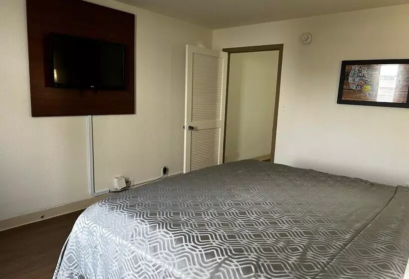 ホテル Econo Lodge Inn & Suites