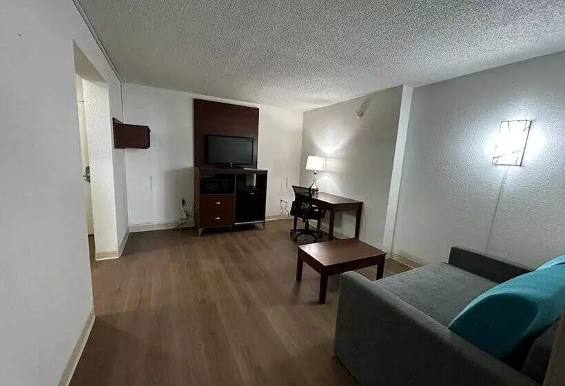 ホテル Econo Lodge Inn & Suites