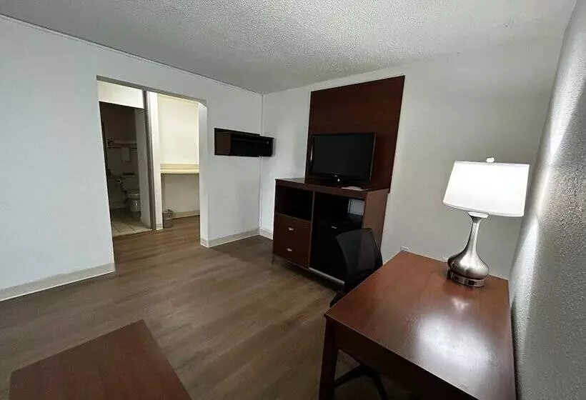 ホテル Econo Lodge Inn & Suites