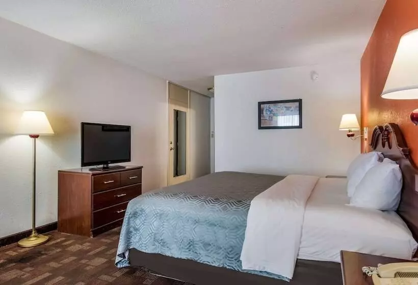 ホテル Econo Lodge Inn & Suites