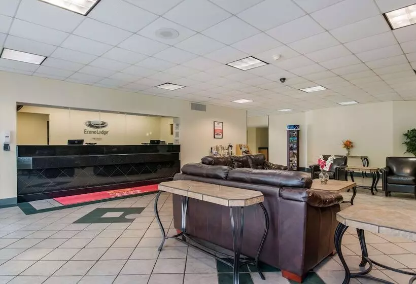ホテル Econo Lodge Inn & Suites