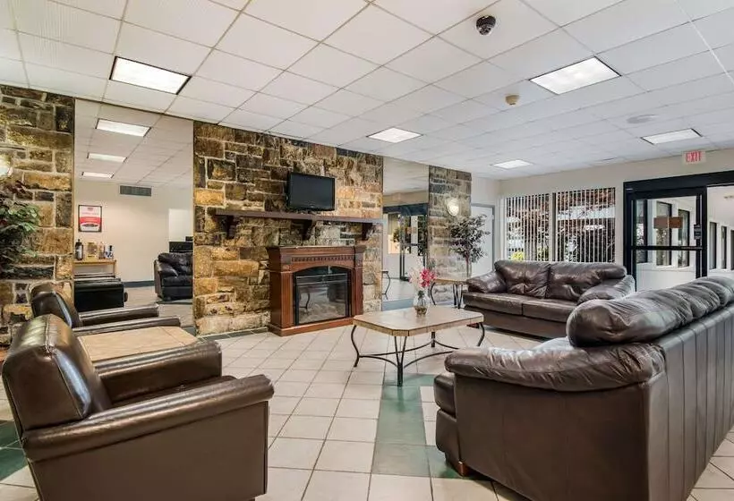 ホテル Econo Lodge Inn & Suites