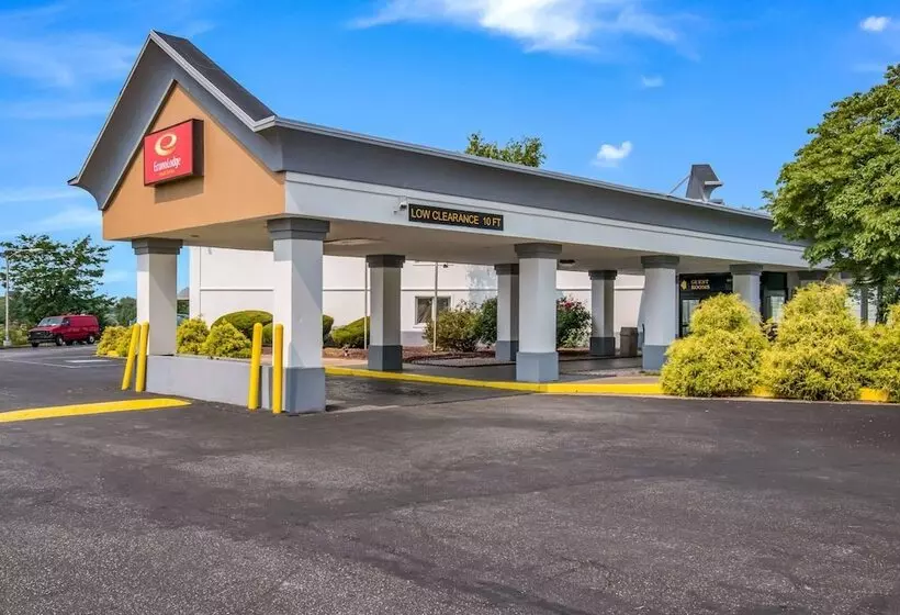 ホテル Econo Lodge Inn & Suites