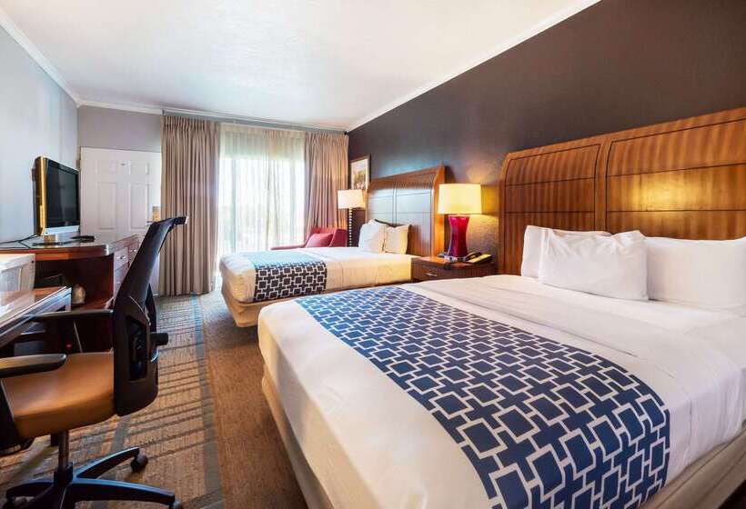 Отель The Block215