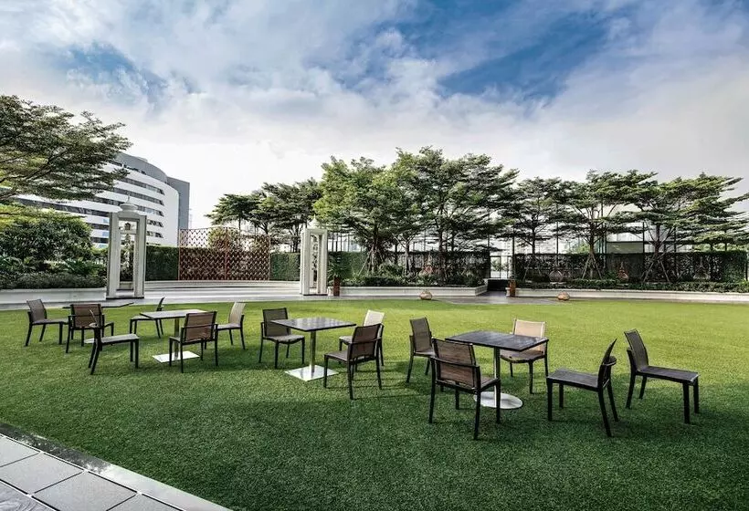 Grande Centre Point Hotel Terminal21