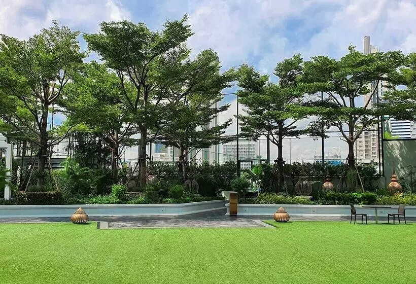 Grande Centre Point Hotel Terminal21