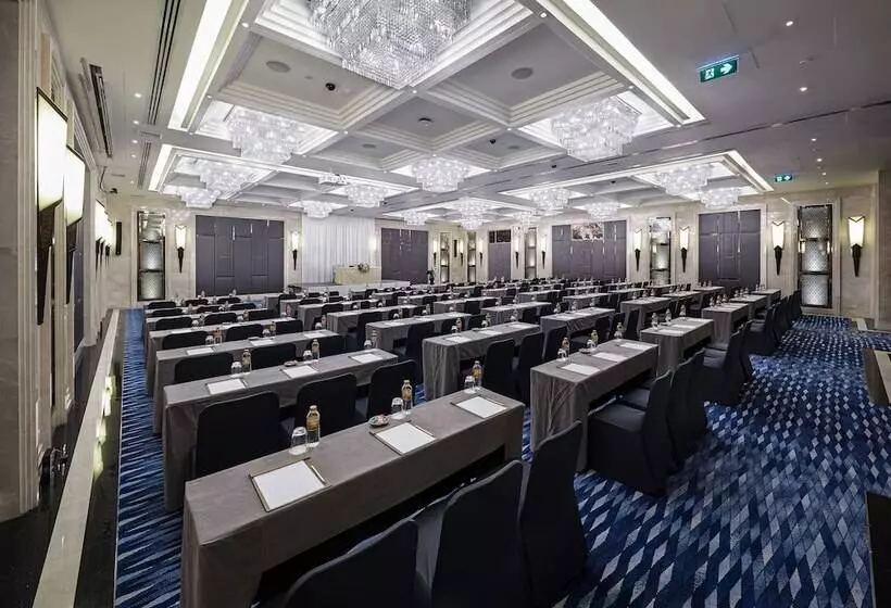 Grande Centre Point Hotel Terminal21