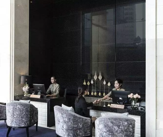 Grande Centre Point Hotel Terminal21