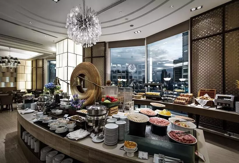 Grande Centre Point Hotel Terminal21