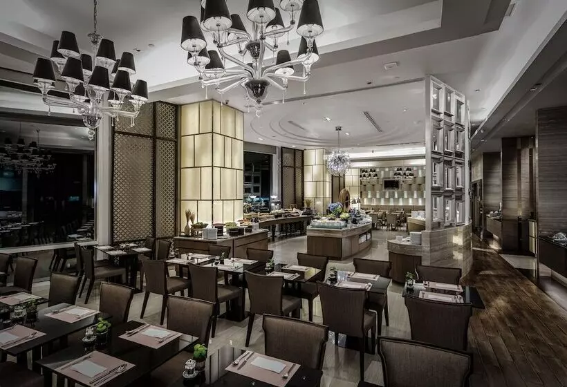 Grande Centre Point Hotel Terminal21