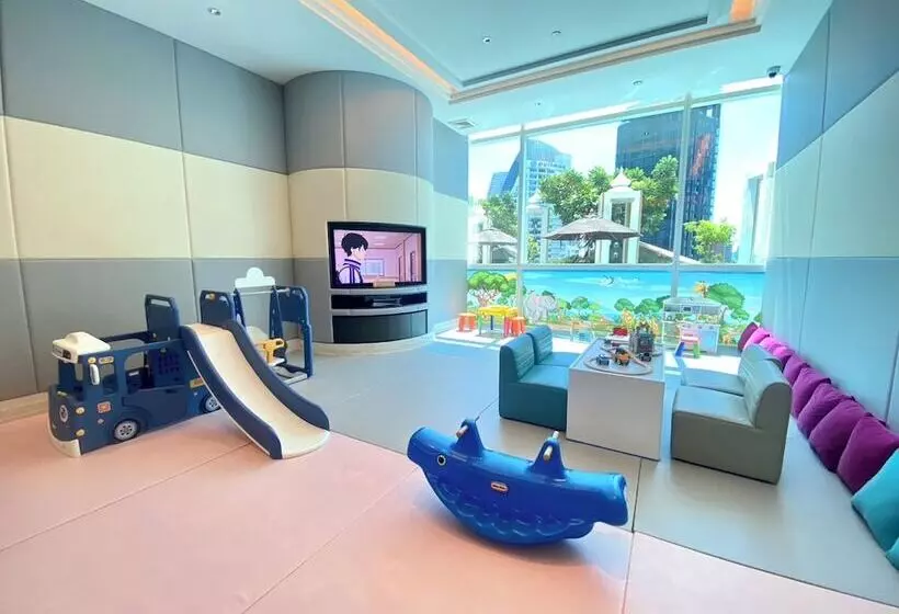 Grande Centre Point Hotel Terminal21