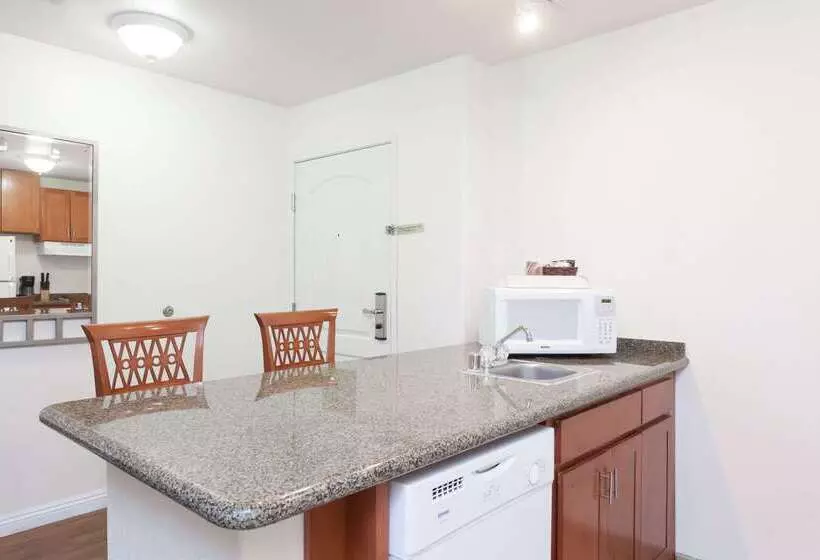 Отель Hawthorn Suites By Wyndham Victorville