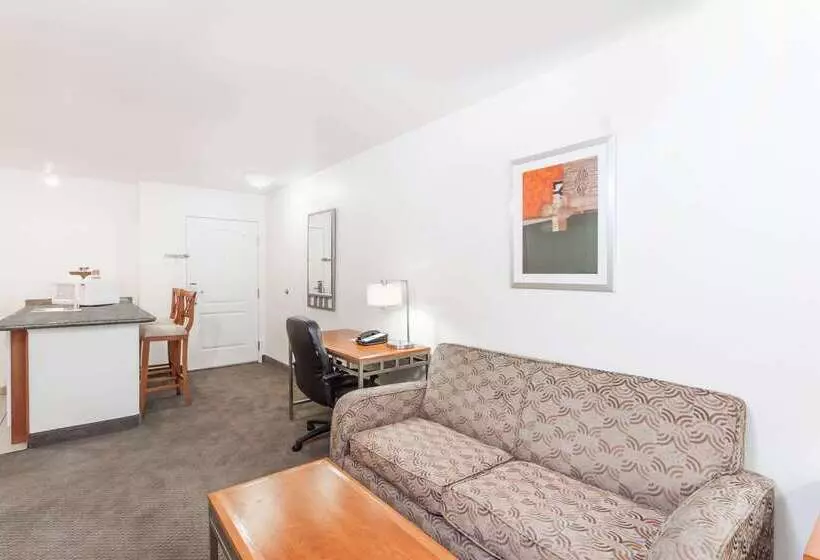 Отель Hawthorn Suites By Wyndham Victorville