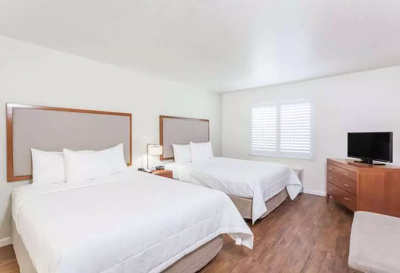 Отель Hawthorn Suites By Wyndham Victorville