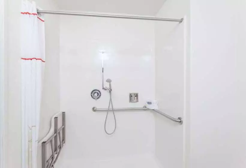 Отель Hawthorn Suites By Wyndham Victorville