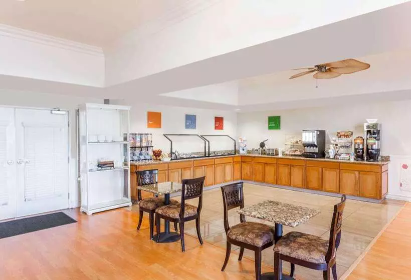 Отель Hawthorn Suites By Wyndham Victorville