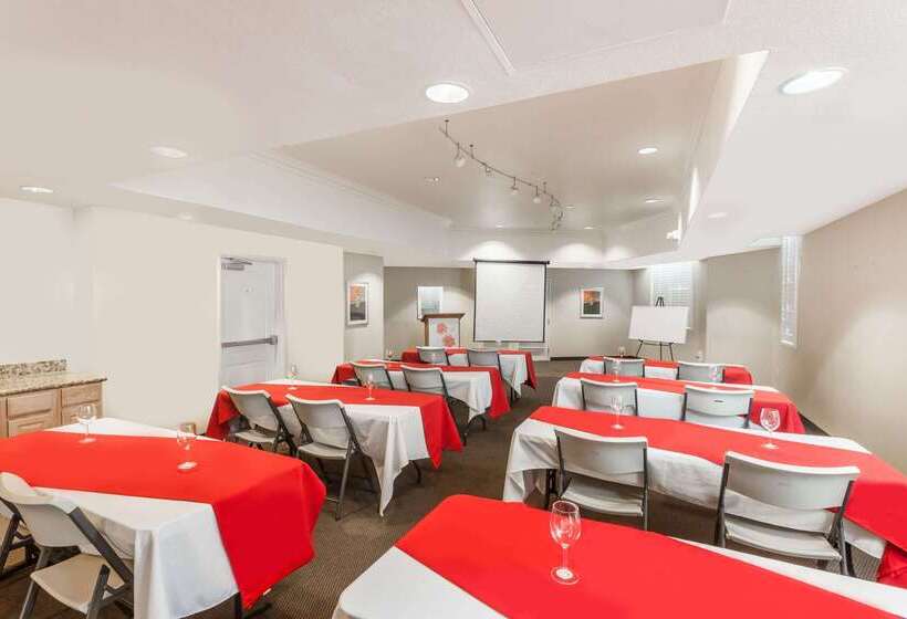 Отель Hawthorn Suites By Wyndham Victorville