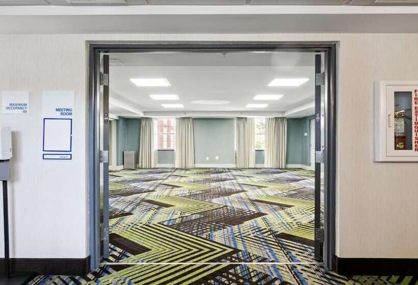 فندق Holiday Inn Express Williamsburg North, An Ihg