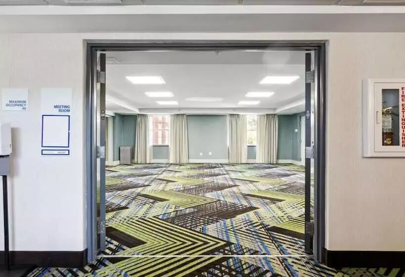 Hotel Holiday Inn Express Williamsburg North, An Ihg