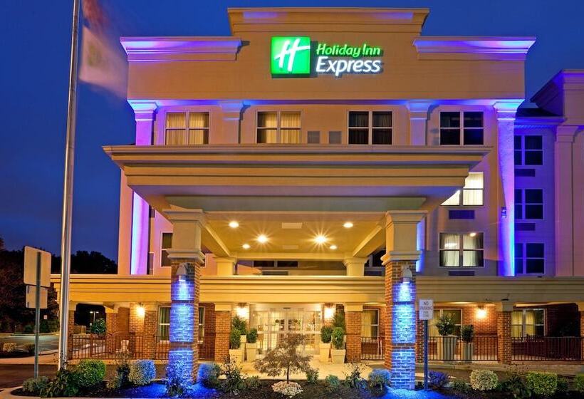 هتل Holiday Inn Express Woodbridge, An Ihg