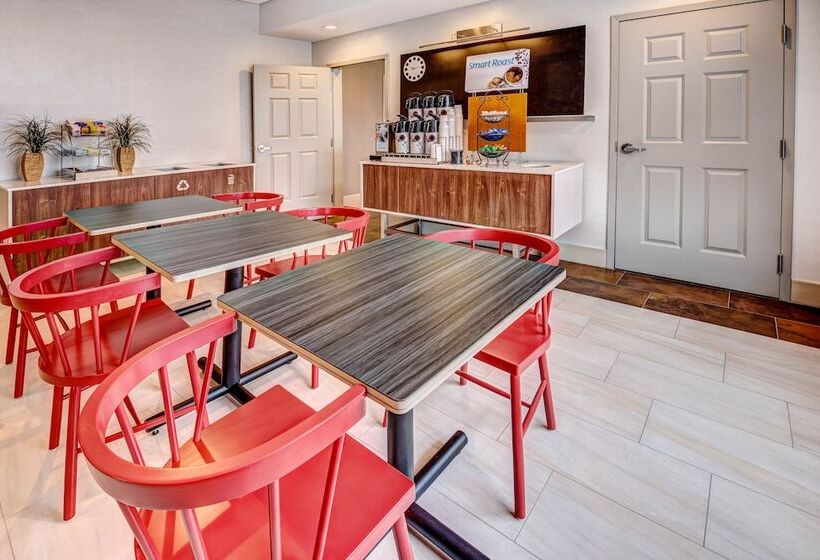 هتل Holiday Inn Express Woodbridge, An Ihg