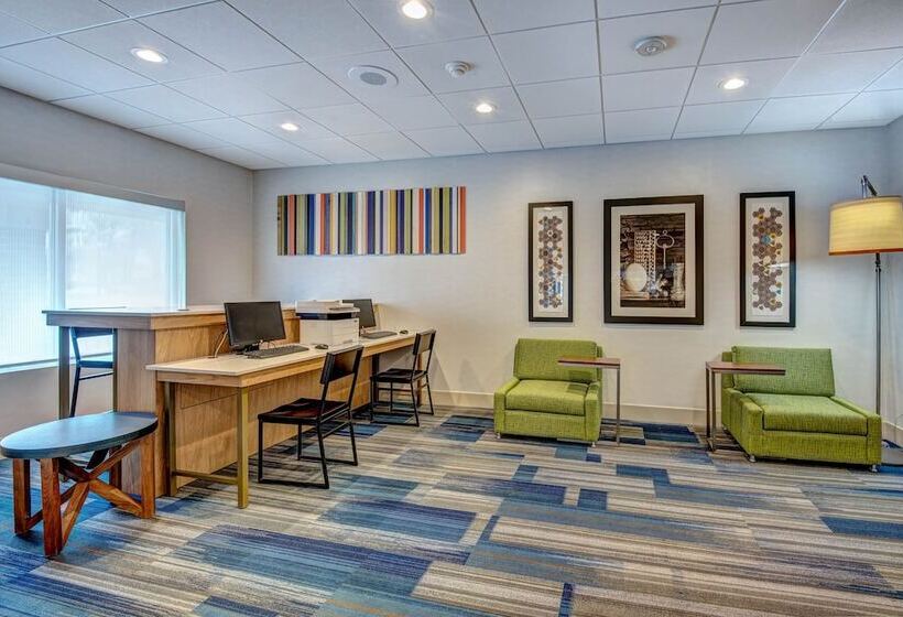 هتل Holiday Inn Express Woodbridge, An Ihg