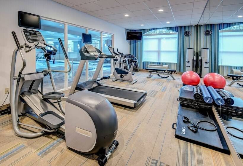 هتل Holiday Inn Express Woodbridge, An Ihg