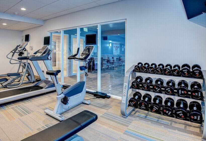 هتل Holiday Inn Express Woodbridge, An Ihg