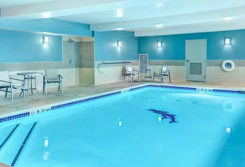 בית מלון כפרי Holiday Inn Express Woodbridge, An Ihg