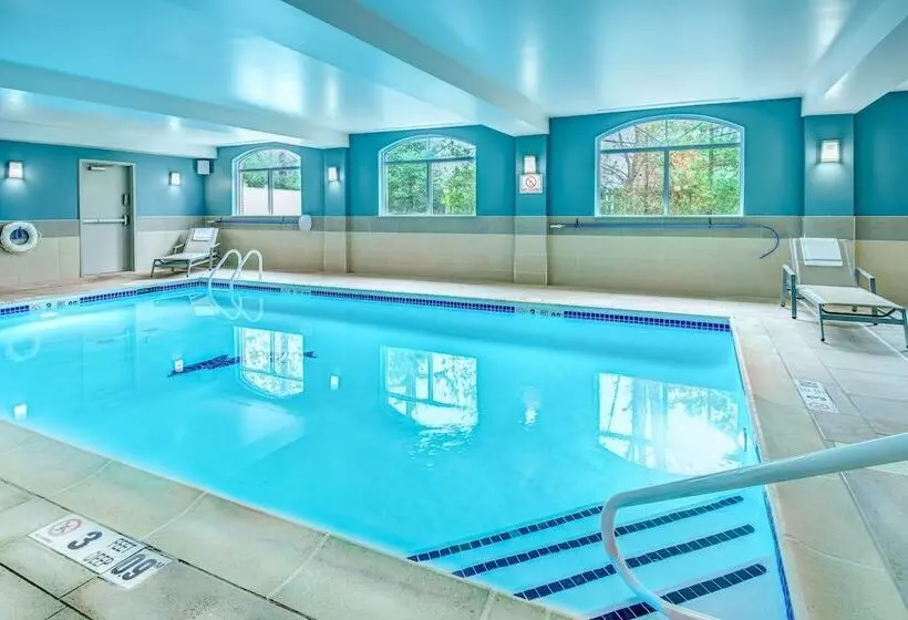 בית מלון כפרי Holiday Inn Express Woodbridge, An Ihg