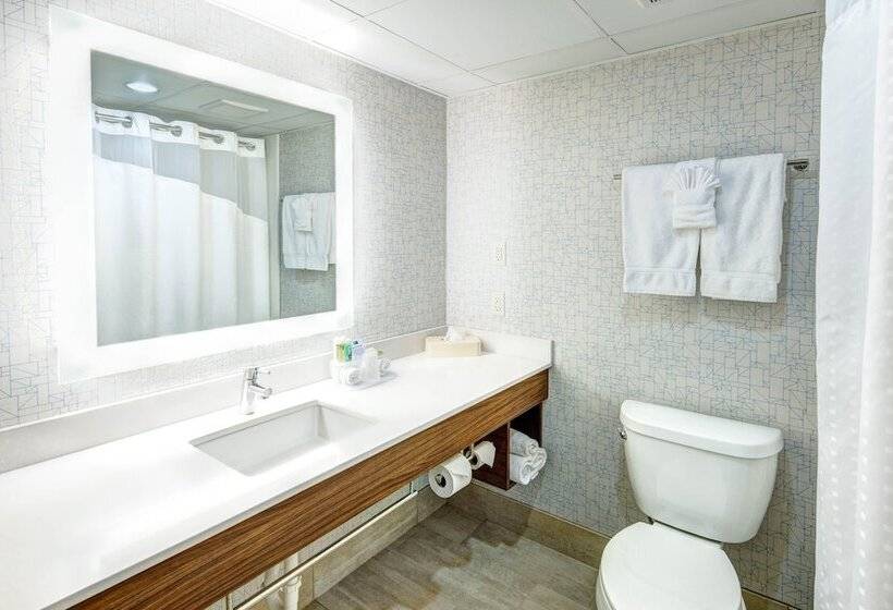 هتل Holiday Inn Express Woodbridge, An Ihg