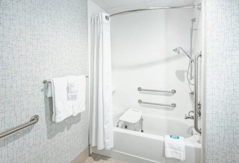 هتل Holiday Inn Express Woodbridge, An Ihg