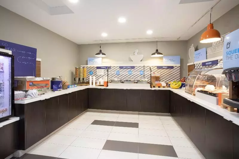 Отель Holiday Inn Express Yreka Shasta Area, An Ihg