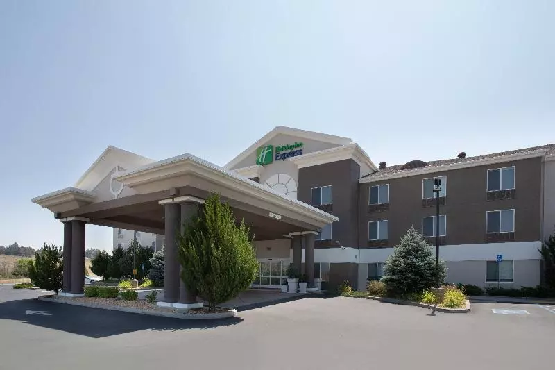 Отель Holiday Inn Express Yreka Shasta Area, An Ihg