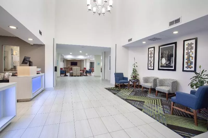 Отель Holiday Inn Express Yreka Shasta Area, An Ihg