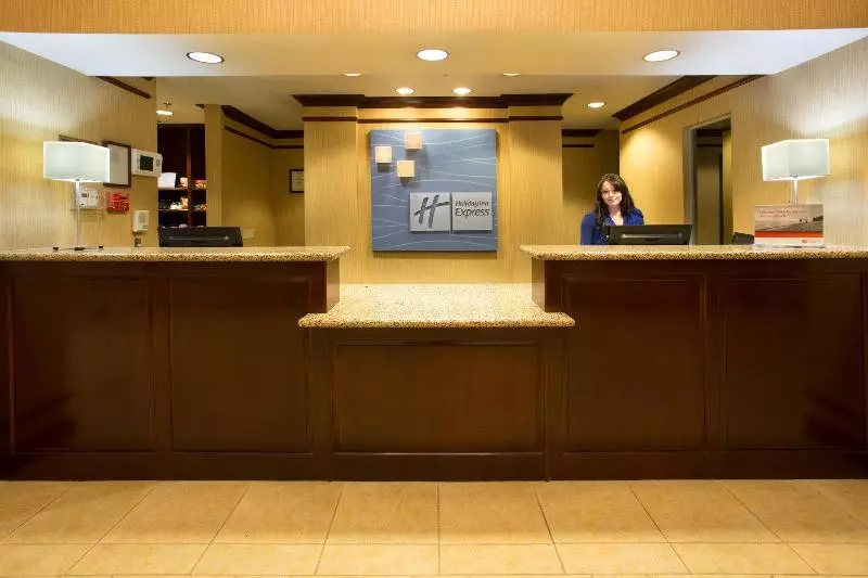 Отель Holiday Inn Express Yreka Shasta Area, An Ihg