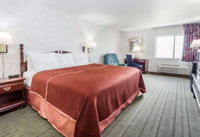 Отель Howard Johnson By Wyndham Manteno