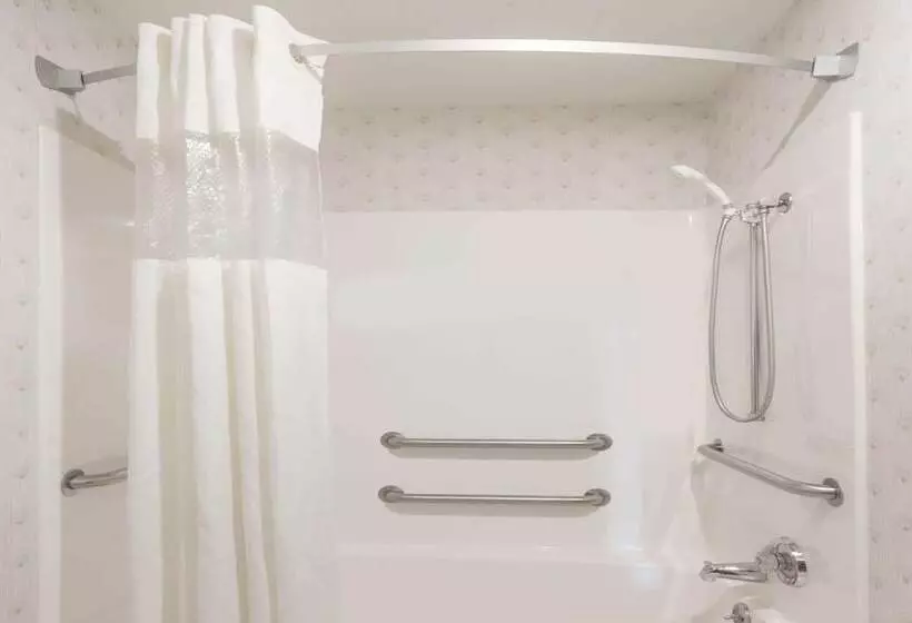 Отель Howard Johnson By Wyndham Manteno