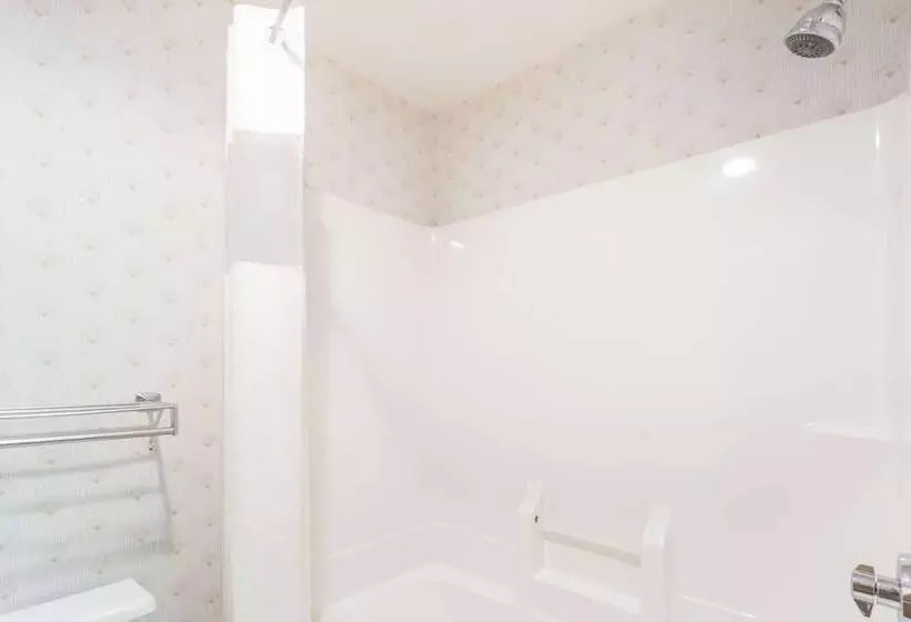 Отель Howard Johnson By Wyndham Manteno