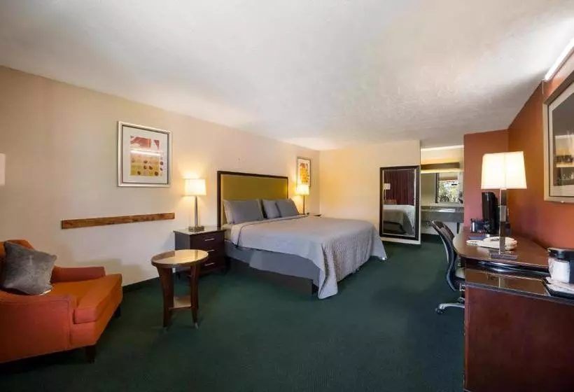 Отель Knights Inn Oakley