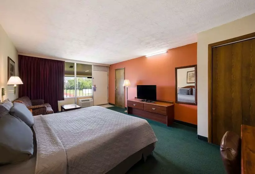 Отель Knights Inn Oakley