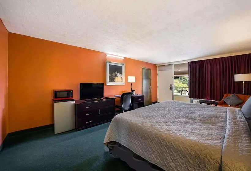 Отель Knights Inn Oakley