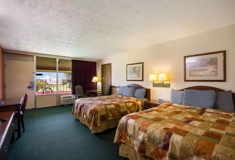 Отель Knights Inn Oakley