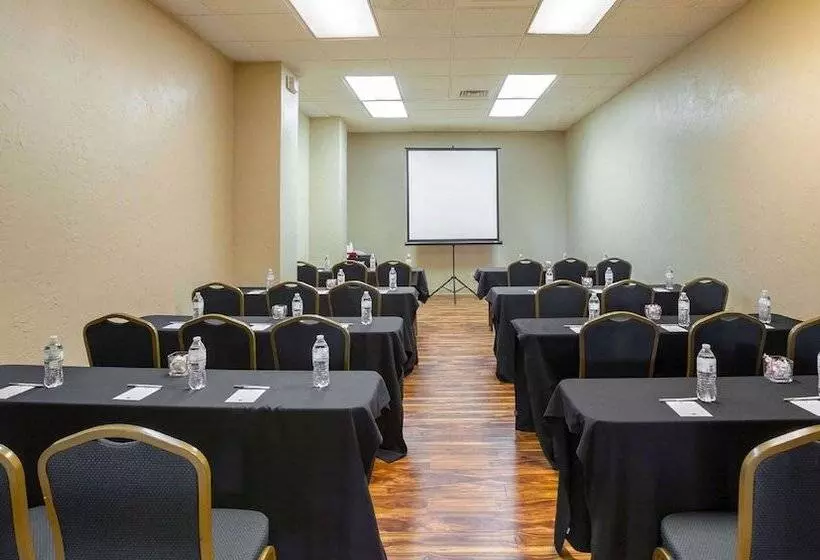 Otel Magnuson Grand Desoto