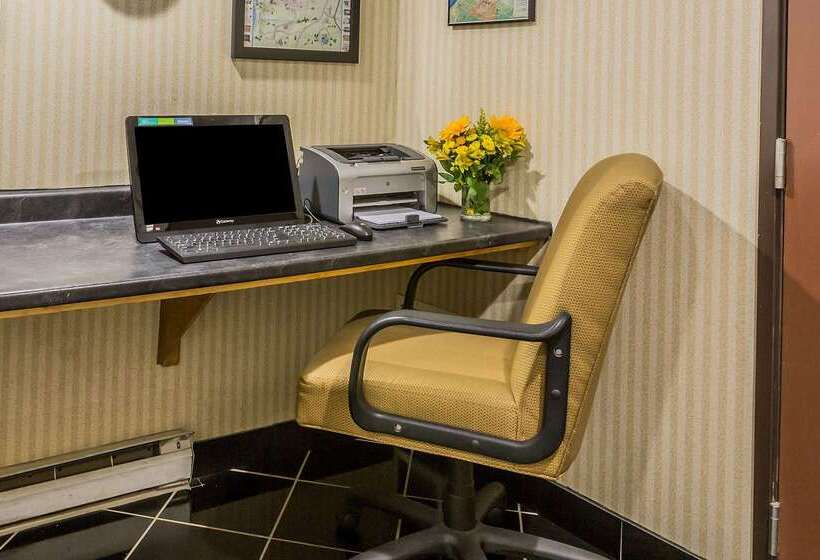 Отель Quality Inn Hyde Park   Poughkeepsie North