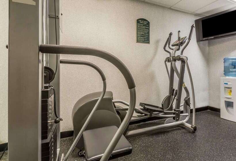 Отель Quality Inn Hyde Park   Poughkeepsie North